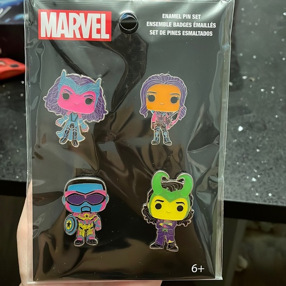 NWT FUNKO POP MARVEL BLACKLIGHT PIN SET - 4 PACK - Picture 1 of 5